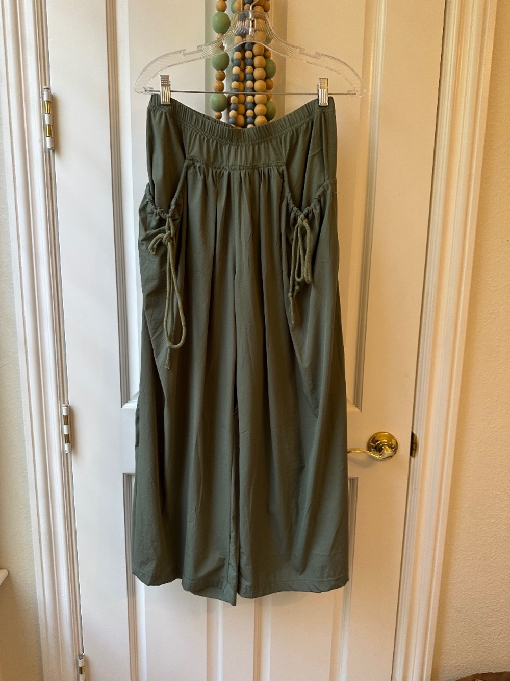 Wide leg track pants sz M
